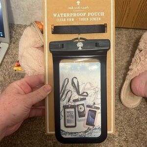 🩵5/$15🩵 NWT Oak and Reed Waterproof Pouch